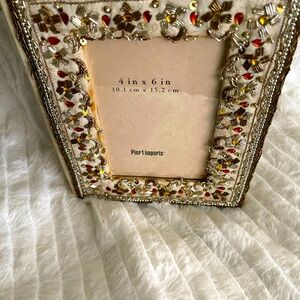 NWOT dazzled detail picture frame foldable 6 X 4”